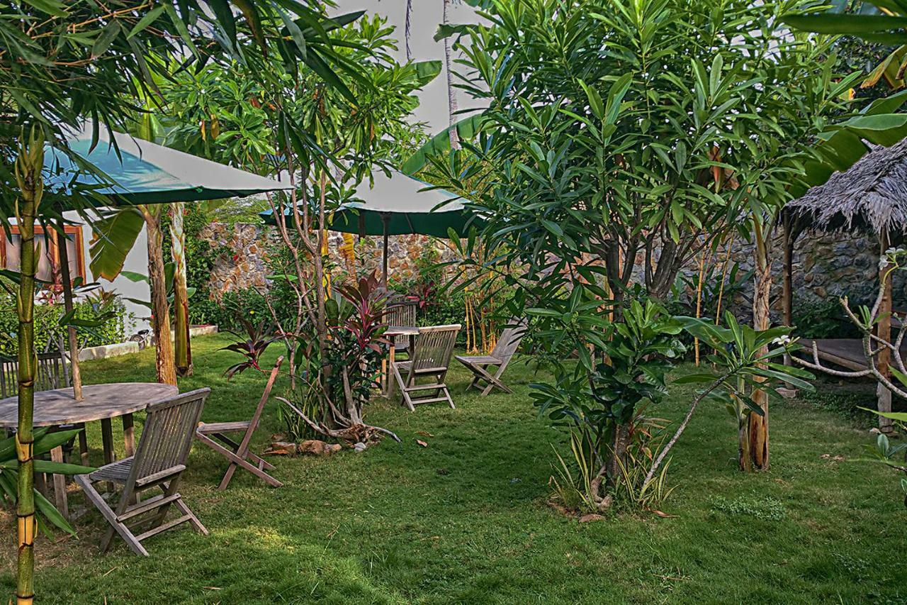 Ayu Hotel Karimunjawa Exterior foto